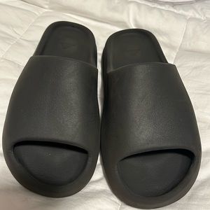 Yeezy slides onyx